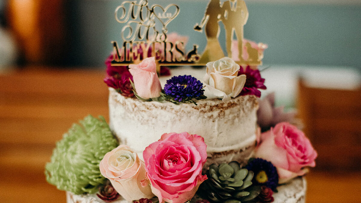 Cakes by Lynzie - Loved this wedding cake with gold leaf detail and  beautiful flowers from @boutiquebloomsdublin #weddingcake #weddingsireland  #wedding #goldleaf